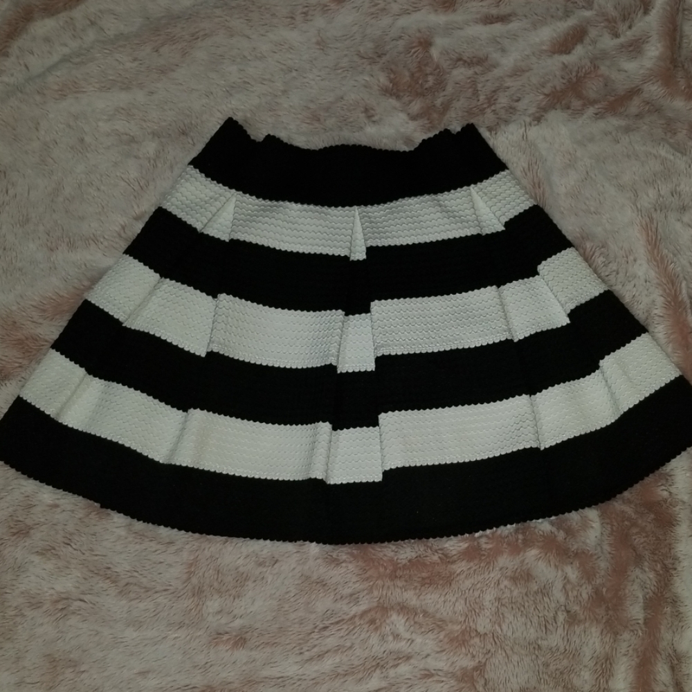 Touch Me Pleated Skirt